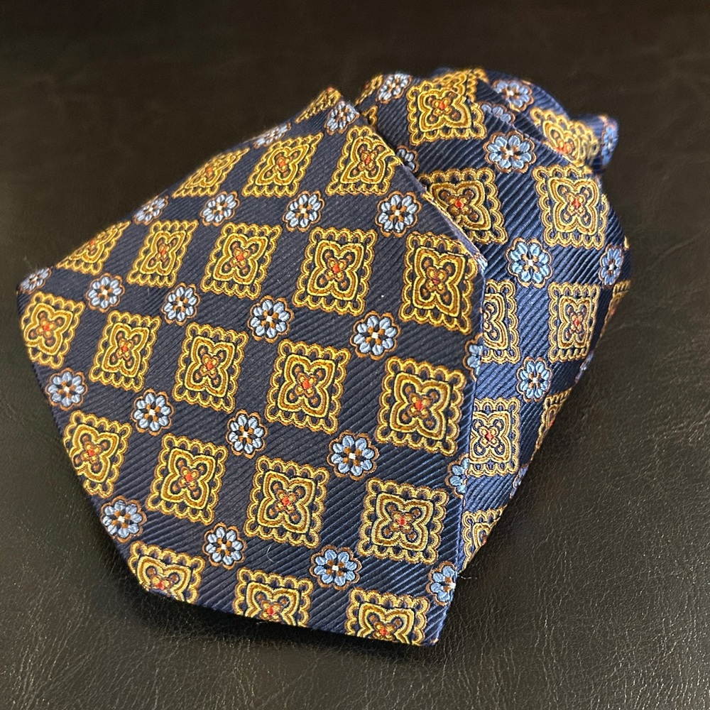 Robert Talbott Blue and Gold Patterned men’s silk tie.